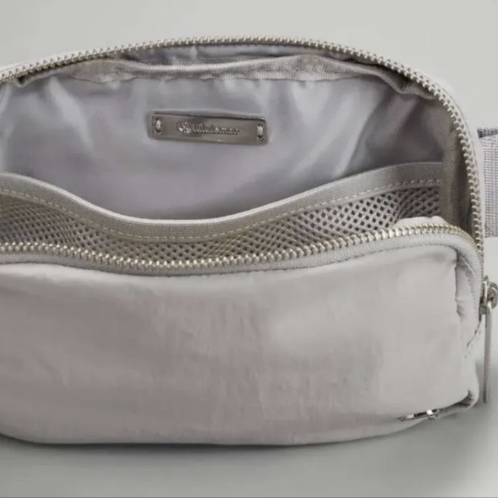 NWT 🍋 Lululemon 🍋Everywhere Belt Bag- Silver Drop! Very Rare - Picture 3 of 4